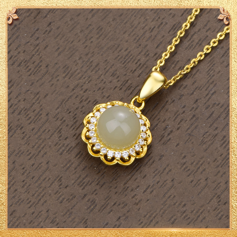 the second display of baby's breath pendant