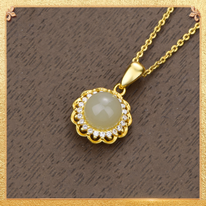 the second display of baby's breath pendant