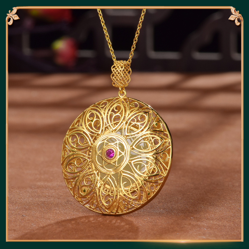 display of the back side of the ruyi pendant 