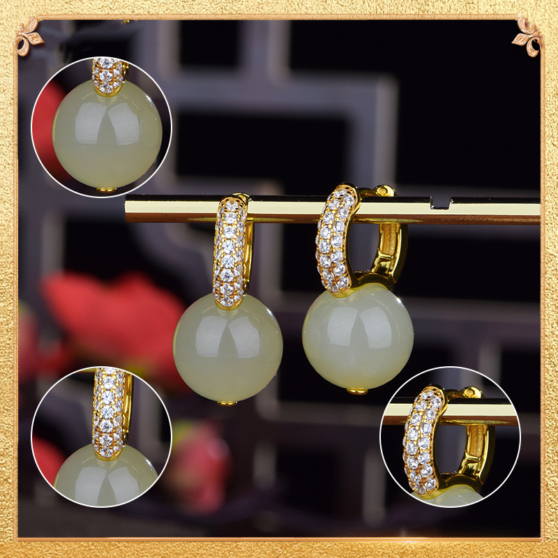 detail display of the baby's breath earrings