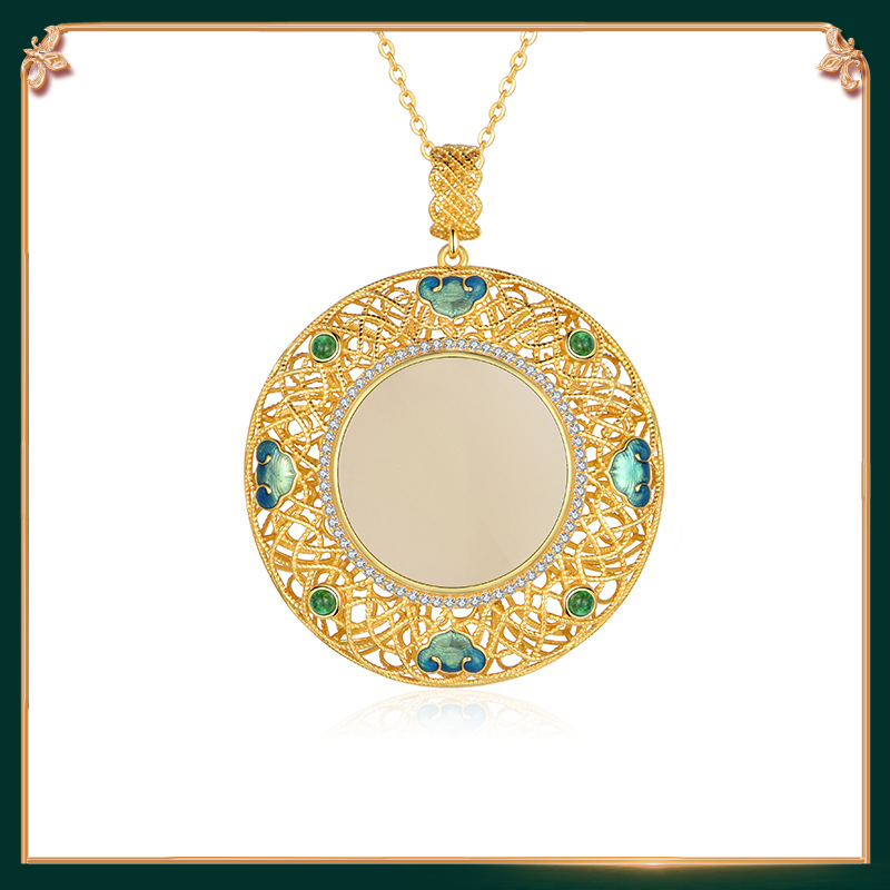 close-up shot display of the ruyi pendant 