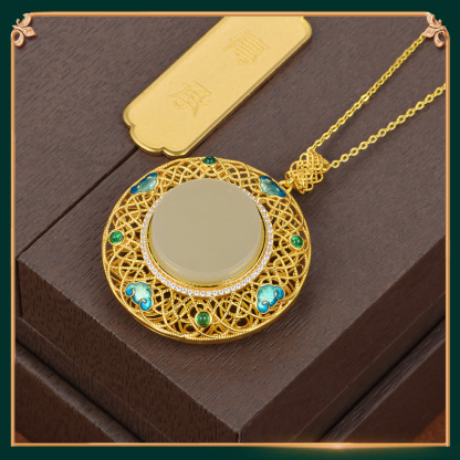 the third display of the ruyi pendant