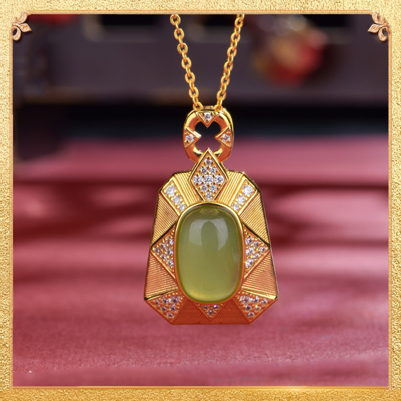 the first display of the square jade pendant 