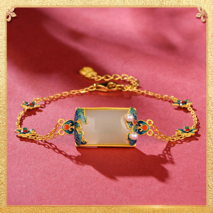 the third display of the great luck bracelet