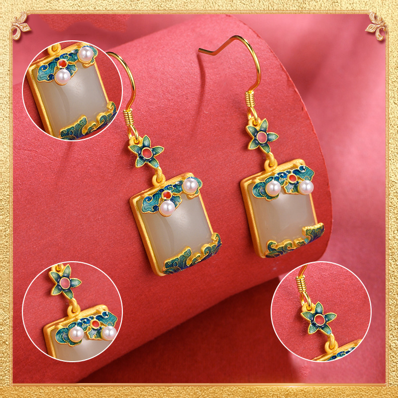 detail display of the great luck earrings