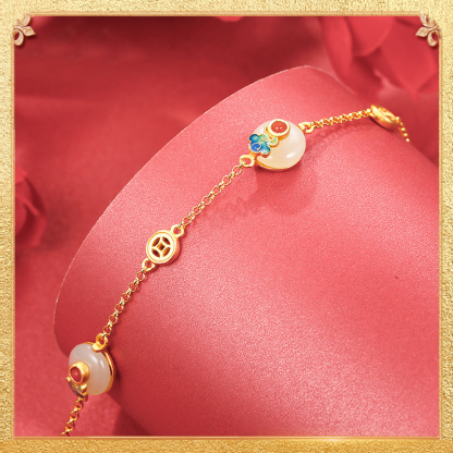 the fourth display of the favourable clouds bracelet