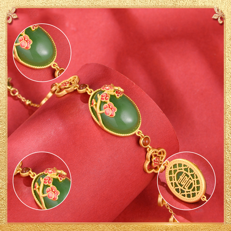 detail display of the fine bracelet