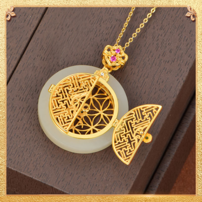 the third display of the good luck Pendant