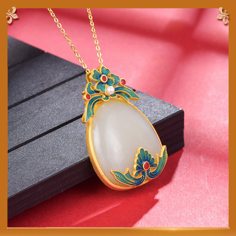 the third display of the woman flowers pendant