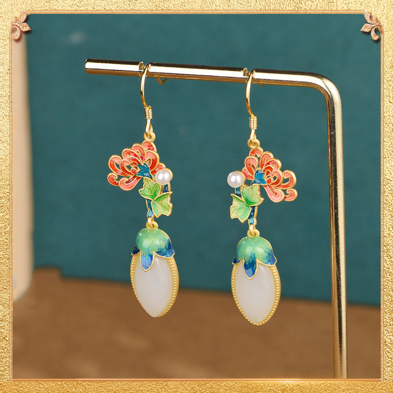 the first display of the winter chrysanthemum earrings