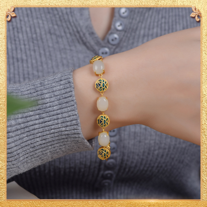 the try-on effect of the lotus-pick bracelet is very nice