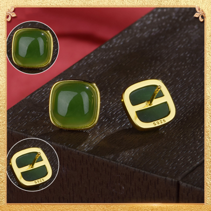 Detail display of the cube sugar  ear studs