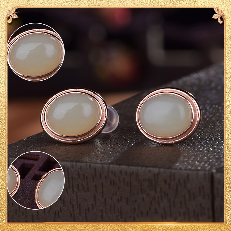 Detail display of the dazzling ear studs