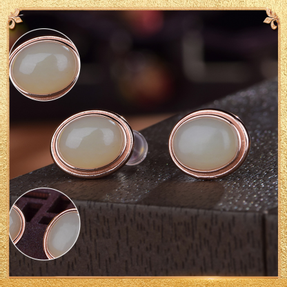 Detail display of the dazzling ear studs