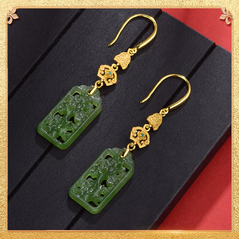 the second display of the hollow-out flower plaque earrings