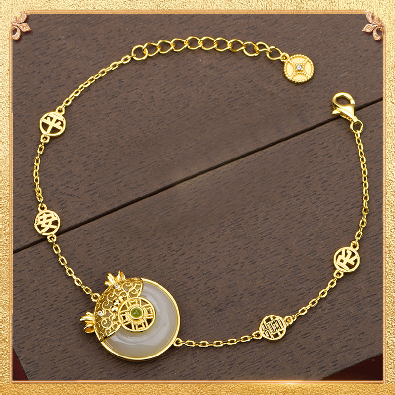 the second display of the cute dragon bracelet