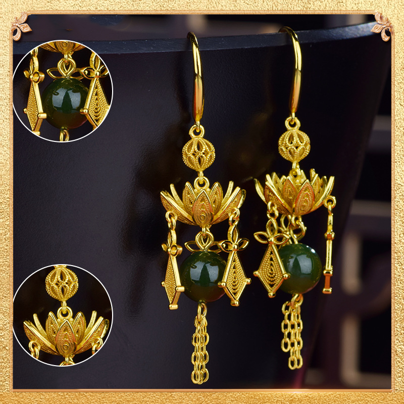 detail display of the luxuriant flowers Earrings