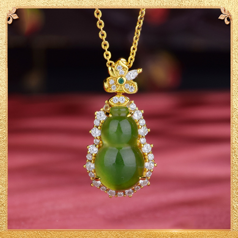 the first display of the gourd pendant