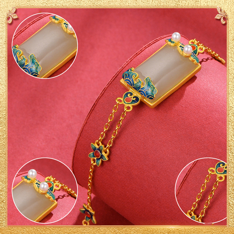 detail display of the great luck bracelet