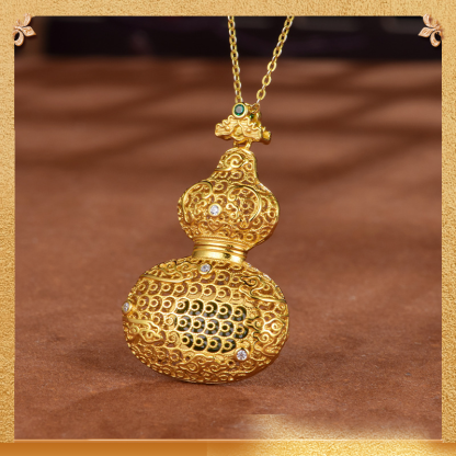 display of the back side of the lucky gourd pendant