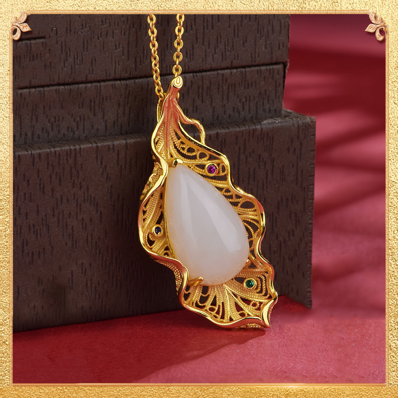 display of the autumn leaves pendant