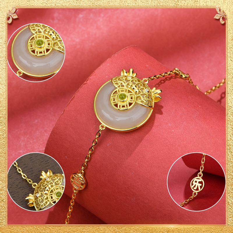 detail display of the cute dragon bracelet