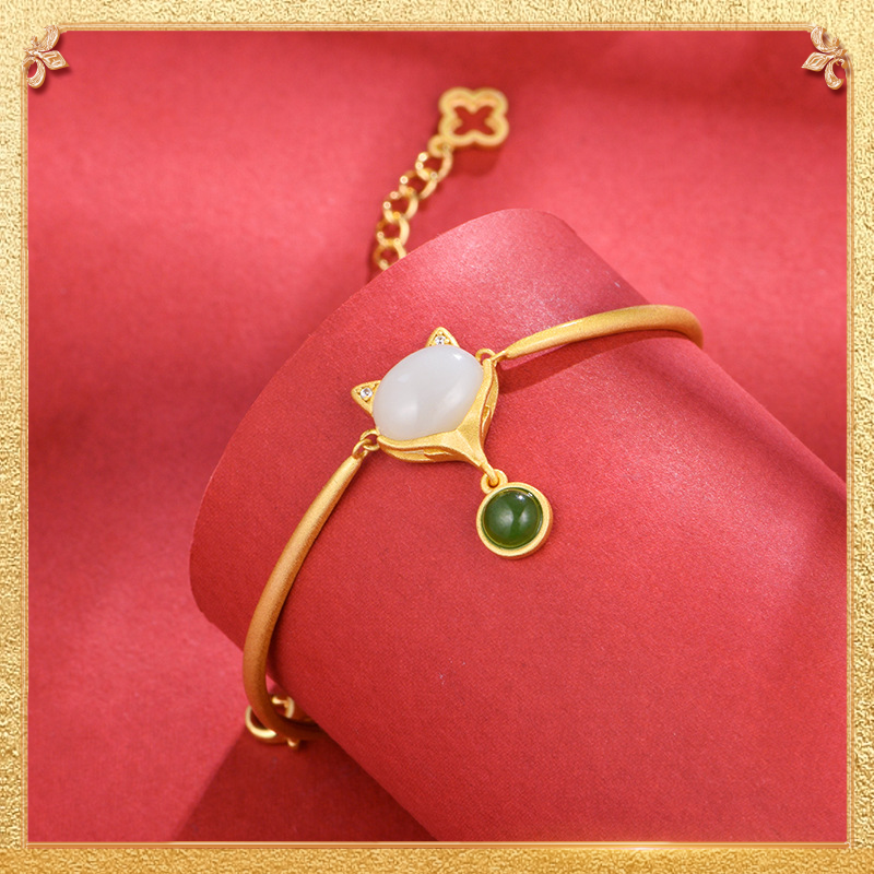 the third display of the fox bracelet