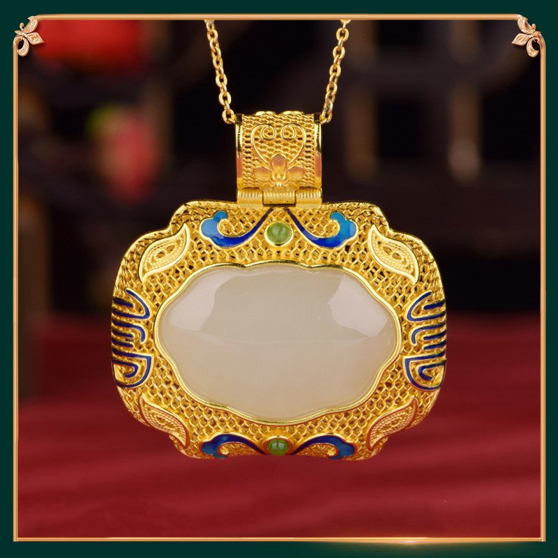 the first display of the oblong ruyi pendant