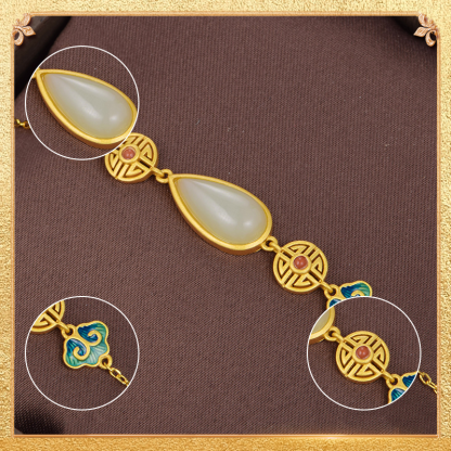 detail display of the auspicious and wish-fulfilling bracelet