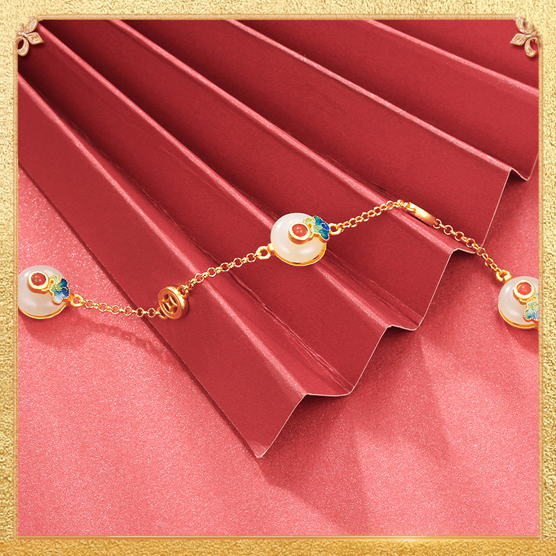 the second display of the favourable clouds bracelet