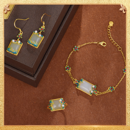 the second display of the great luck earrings