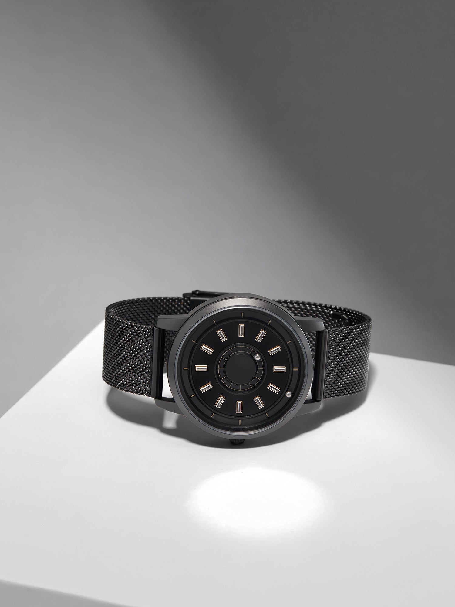 EUTOUR Magnetic Quartz Watch