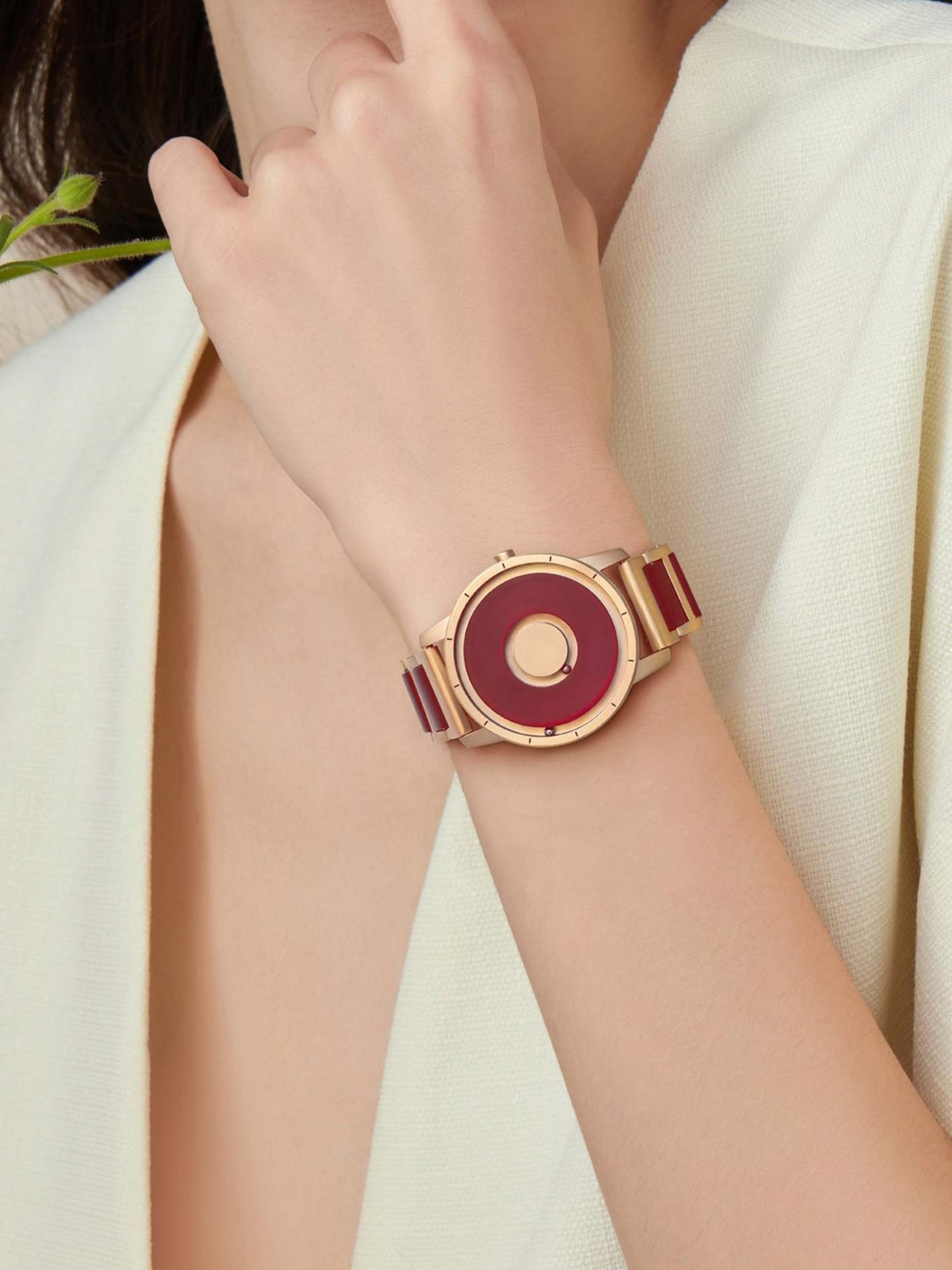 EUTOUR Magnetic Gold Watch with Red Dial