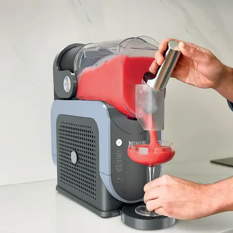 Self-serve handle with pour spout Convenient, ergonomically designed comfort handle with a no-drip, no-mess pour spout.