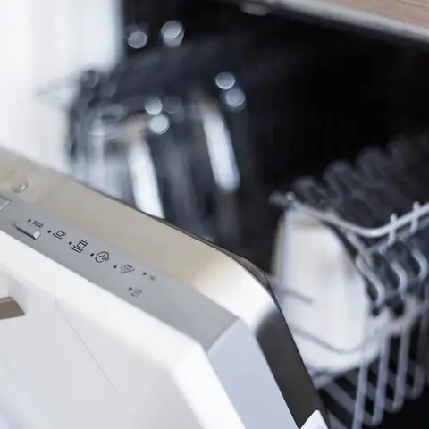 Easy to clean Convenient cleaning with Rinse Cycle and removable dishwasher-safe parts.