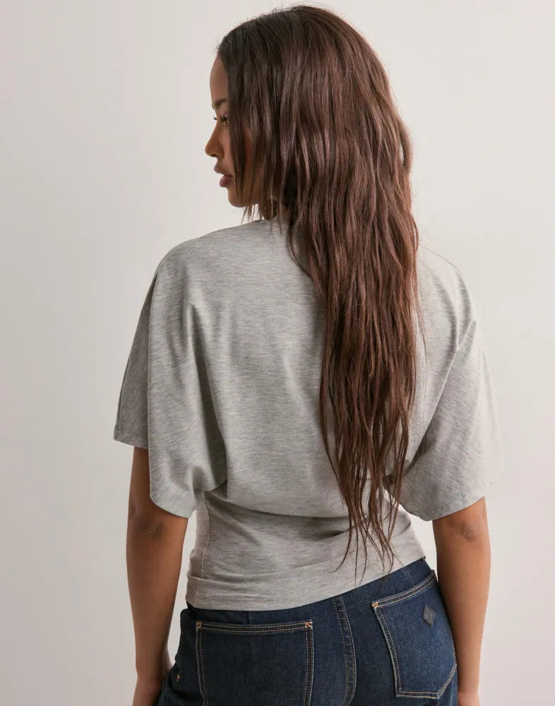 Roksana / T-shirt with wide sleeves
