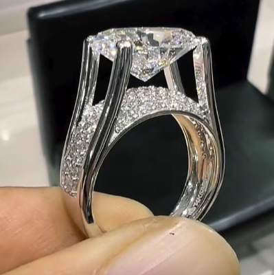 Luxurious 3.5ct Princess Cut White Sapphire Diamond Engagement Ring 