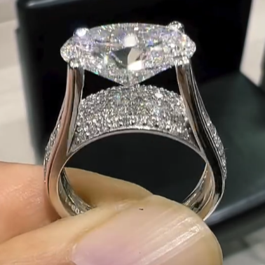 Luxurious 3.5ct Princess Cut White Sapphire Diamond Engagement Ring 