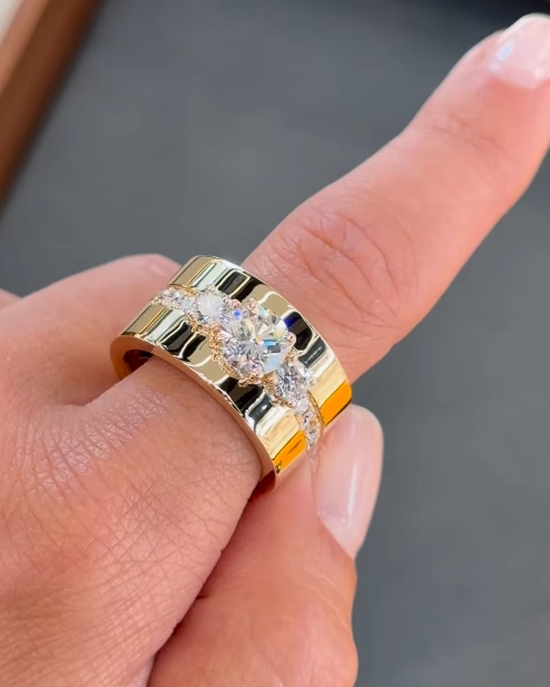 [Copy][Copy][Copy]2.50 Carat Old Mine Cut Cushion Shape Lab-Grown Diamond Engagement Ring