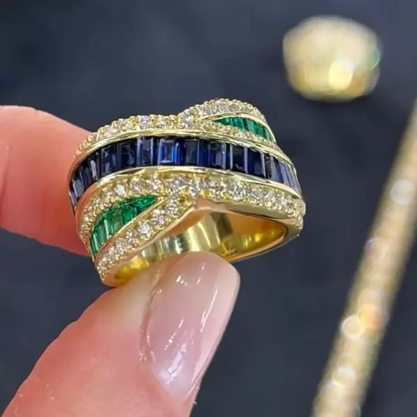Luxury 4.2ct Emerald Cut Emerald Sapphire Ring