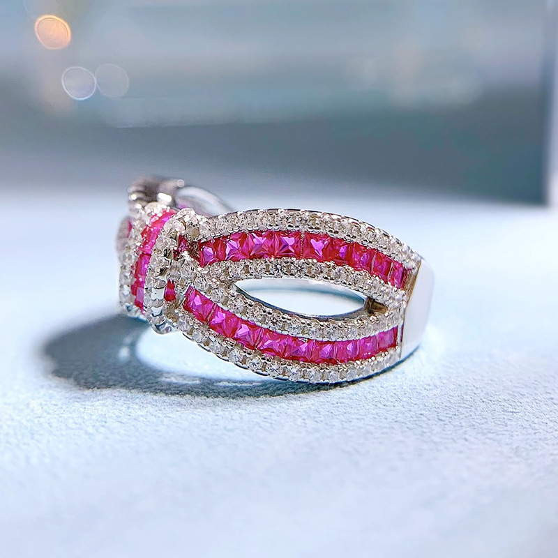 Three-dimensional butterfly diamond ring is elegant and fashionable