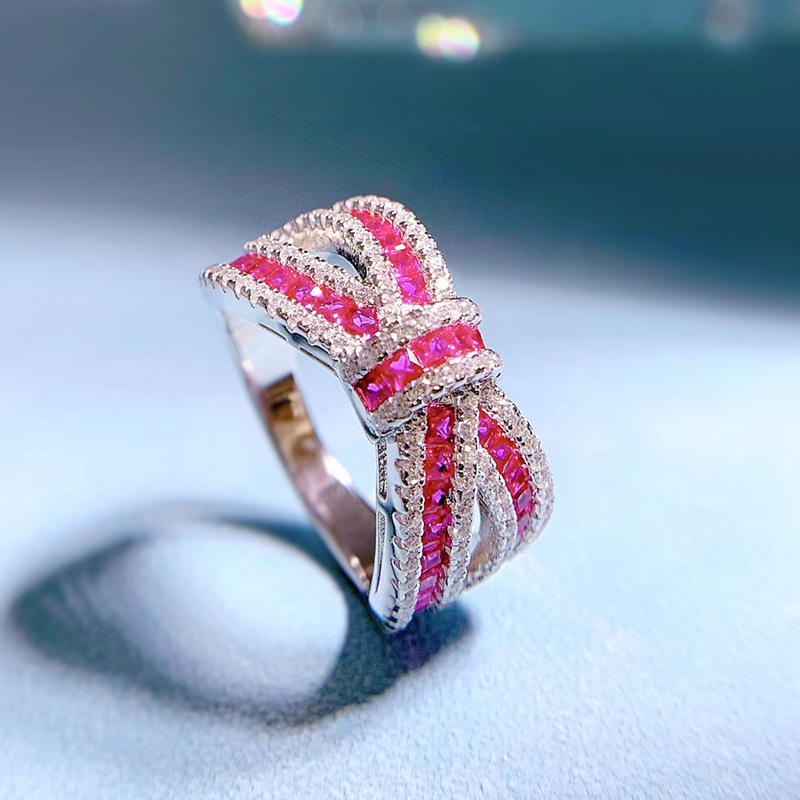 Three-dimensional butterfly diamond ring is elegant and fashionable