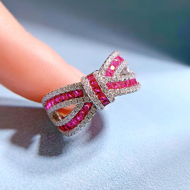 Three-dimensional butterfly diamond ring is elegant and fashionable