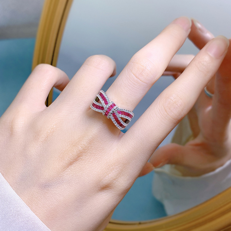 Three-dimensional butterfly diamond ring is elegant and fashionable