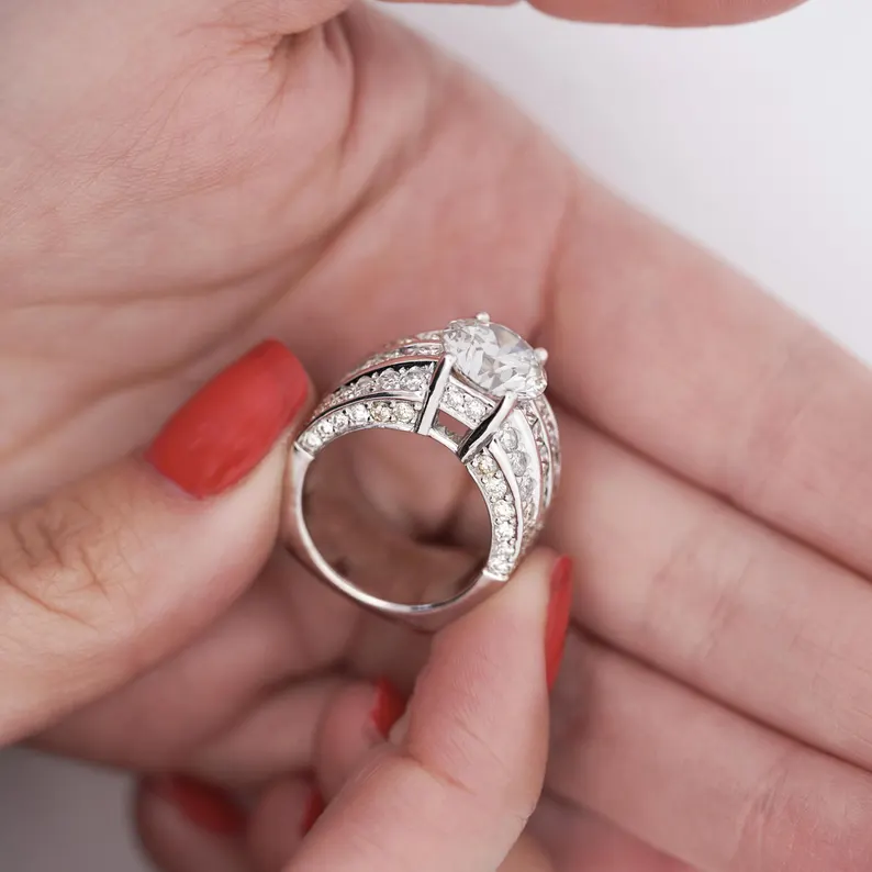 Round Brilliant Cut Cluster Gemstone Ring