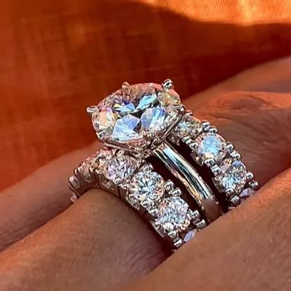 Exquisite diamond studded sparkling diamond wide edge ring