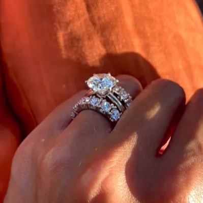 Exquisite diamond studded sparkling diamond wide edge ring