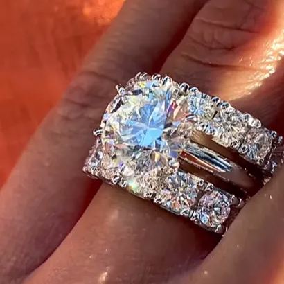 Exquisite diamond studded sparkling diamond wide edge ring