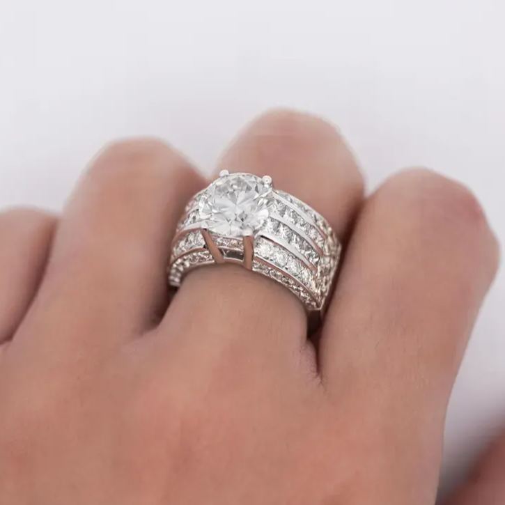 Round Brilliant Cut Cluster Gemstone Ring