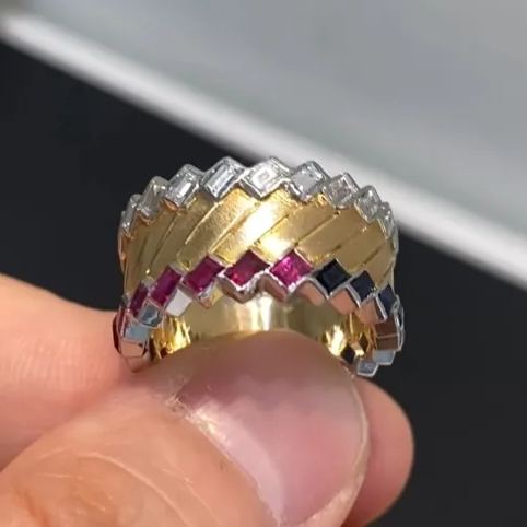 [Copy]Classic collection-level surround gemstone ring